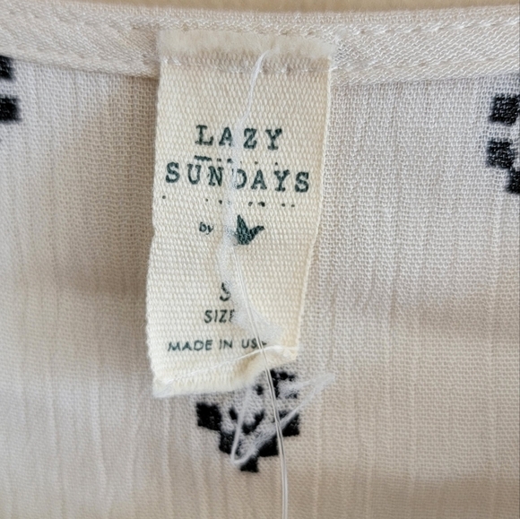 NWT Lazy Sundays | Black White Diamond Print Tie Front Top Size Small - Picture 4 of 5